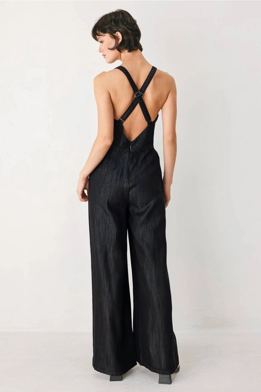 A Solid Woven Jumpsuit