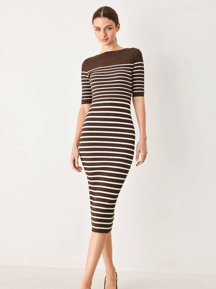 Ribbed Short Sleeve Knit Midi Dress - Brown / White