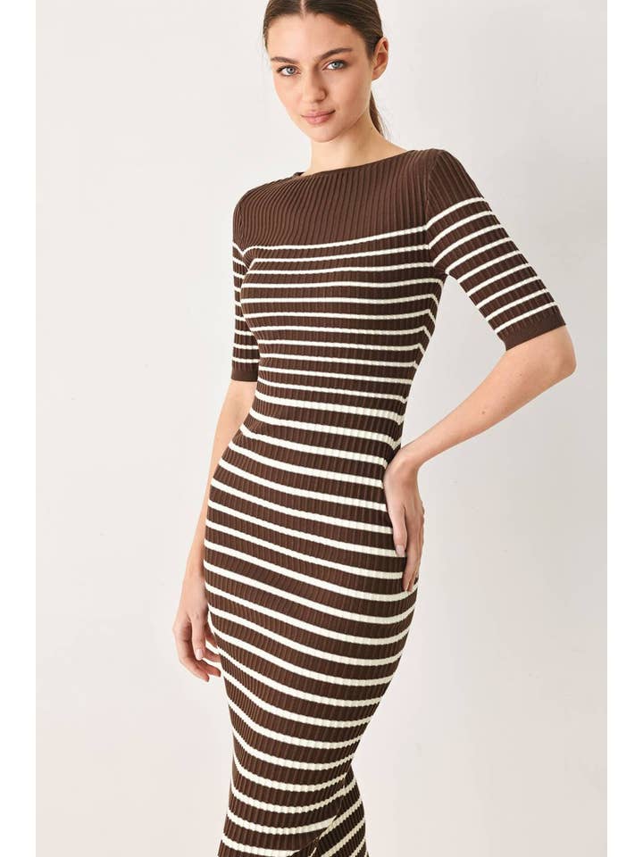 Ribbed Short Sleeve Knit Midi Dress - Brown / White