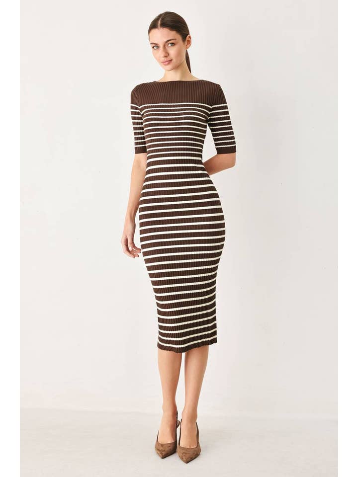 Ribbed Short Sleeve Knit Midi Dress - Brown / White