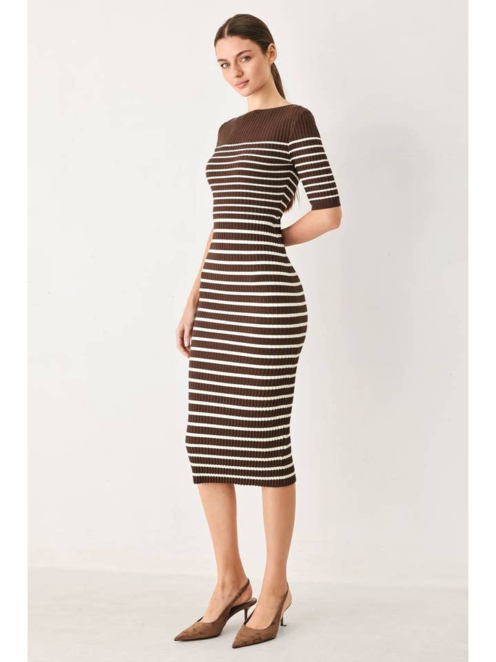 Ribbed Short Sleeve Knit Midi Dress - Brown / White